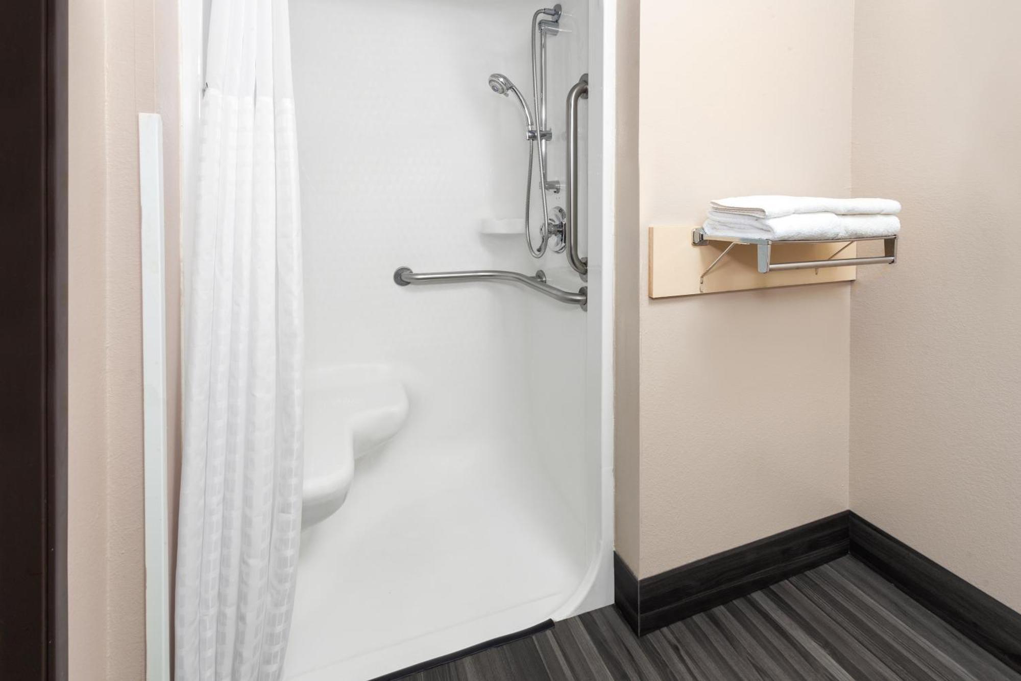 Super 8 By Wyndham Mt. Vernon 2*