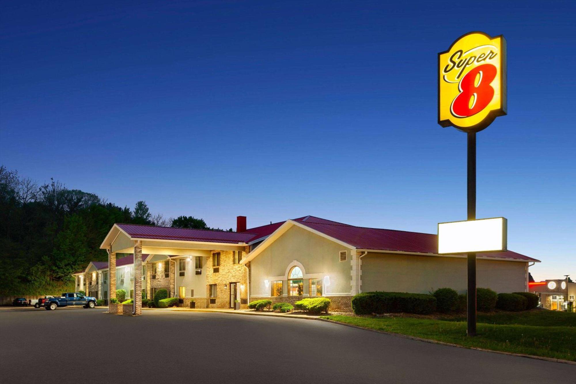 Super 8 By Wyndham Mt. Vernon Hotel